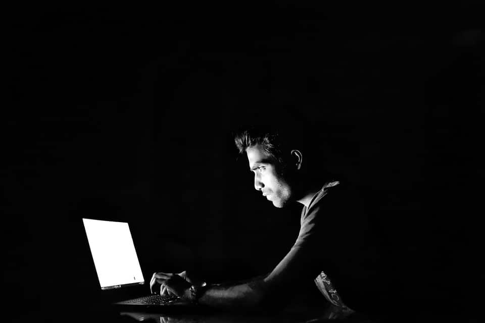 Stalking social network e atti persecutori, quando si manifestano