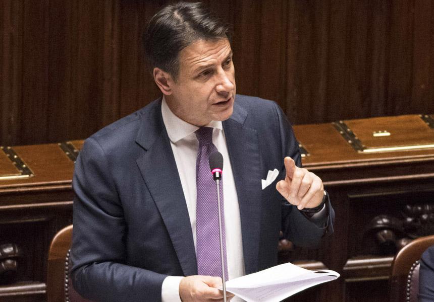 Giuseppe Conte: "dubito ci sia diritto alla morte". Polemica coi laici