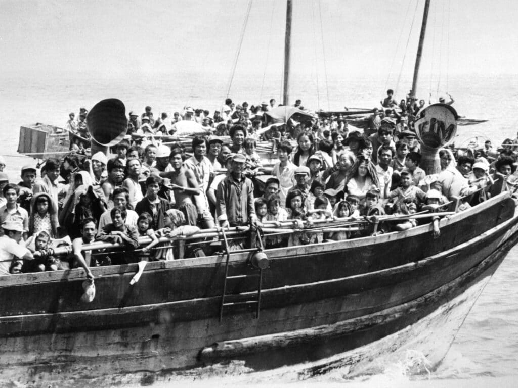 Vietnamese-boat-people2-1024x768