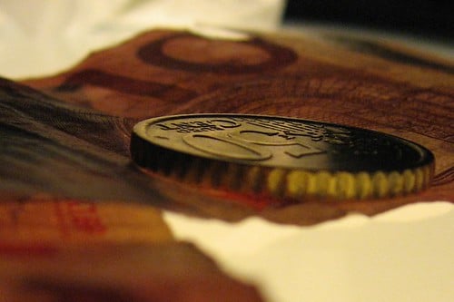 Immagine banconota e moneta euro