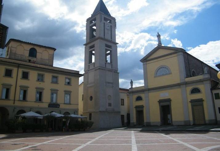 Incendio a Pistoia morto un uomo per un cortocircuito delle luci natalizie