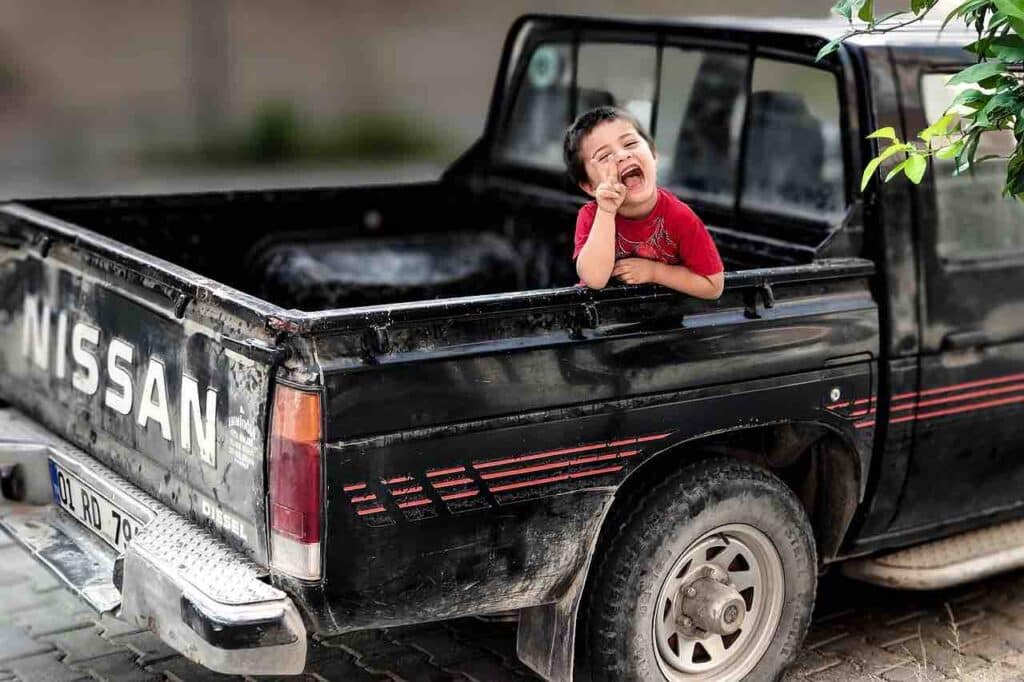 Bambino su auto