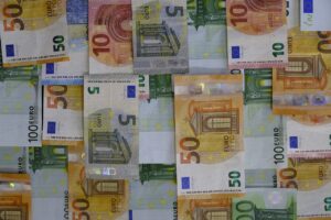Quanto guadagna Virginia Raggi: stipendio e patrimonio del sindaco Quanto guadagna Virginia Raggi: stipendio e patrimonio del sindaco