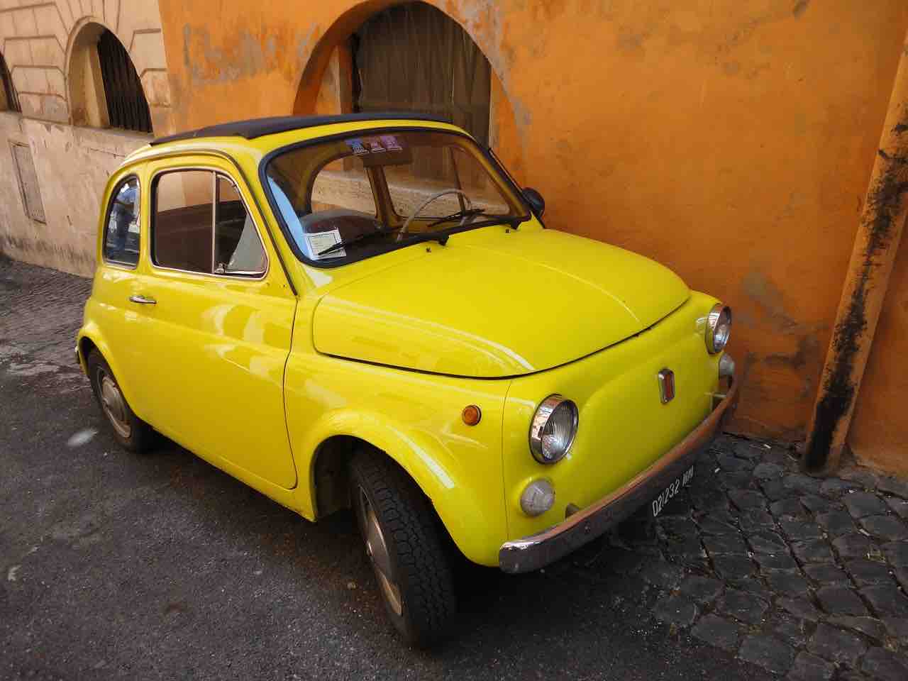 Fiat 500 gialla
