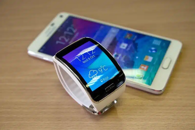Come impostare lo smartwatch al polso e funzioni