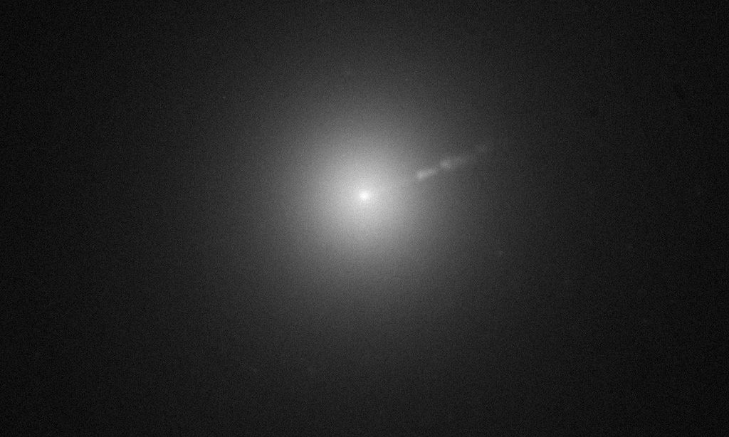 M87 possiede un getto che supera apparentemente la velocità della luce