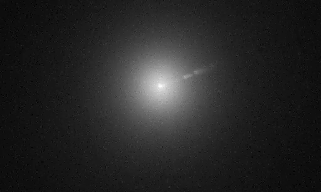 M87 possiede un getto che supera apparentemente la velocità della luce