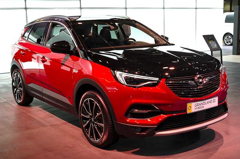 Opel Grandland X Hybrid prezzo, caratteristiche e interni