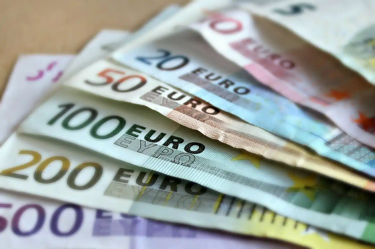 https://pixabay.com/it/photos/banconota-euro-banconote-209104/