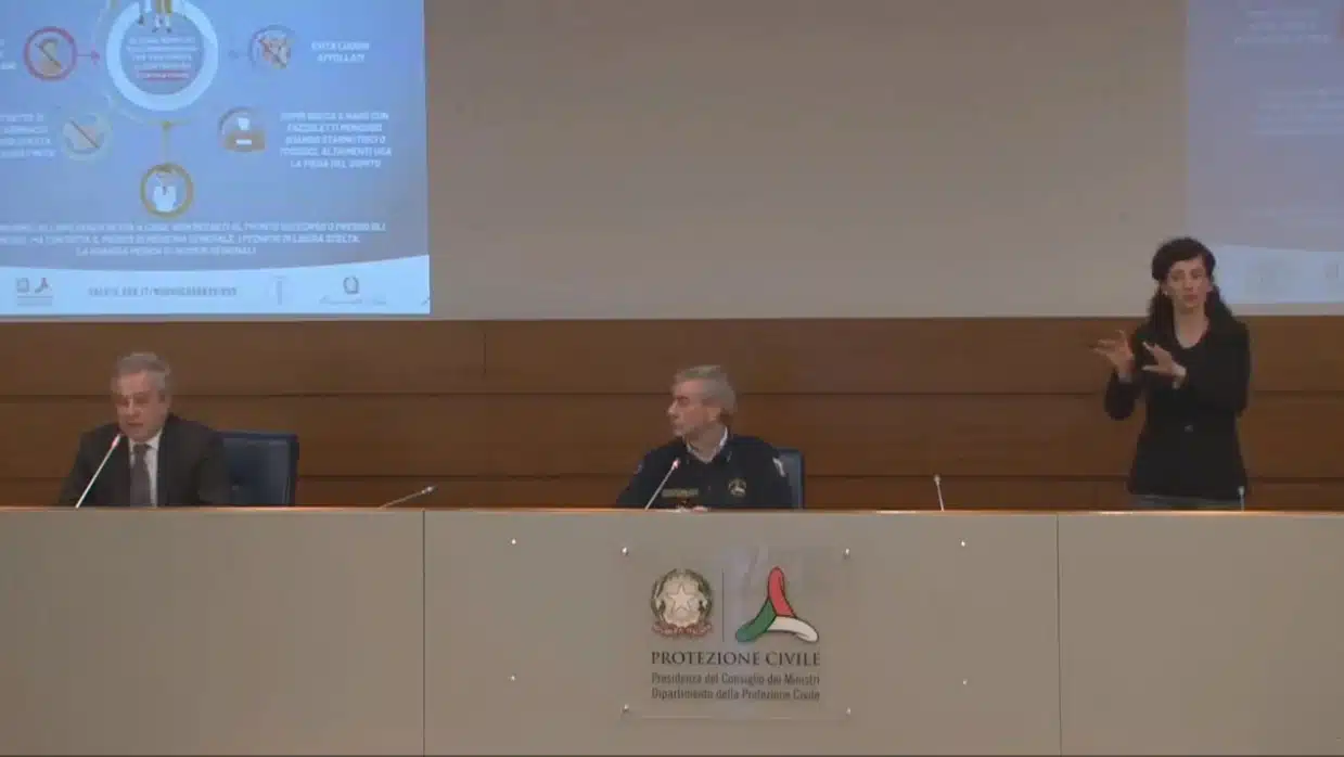 Immagine della conferenza stampa della Protezione Civile: Borrelli, Locatelli