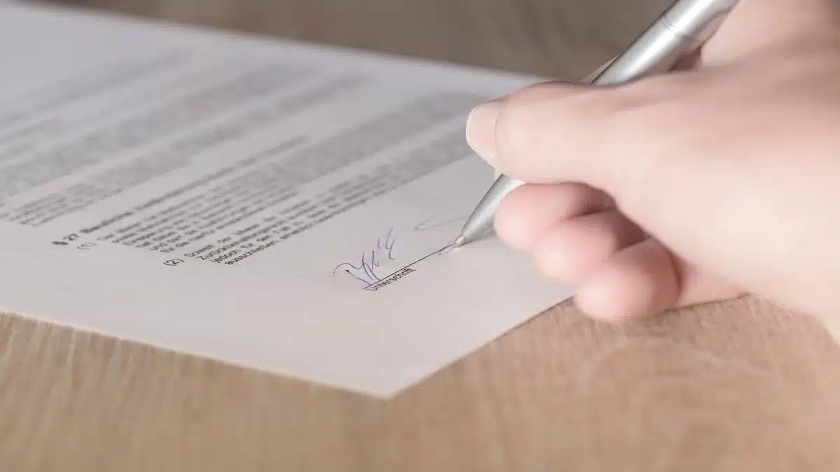 Come firmare un documento e va messo prima il nome o il cognome