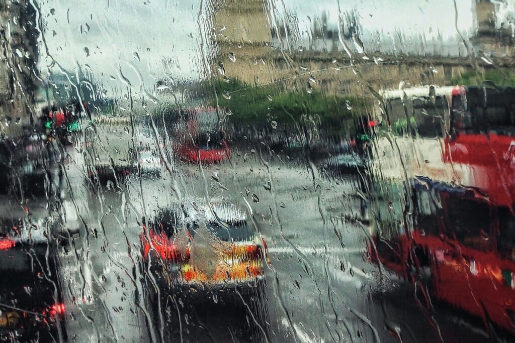 vista di Londra con la pioggia