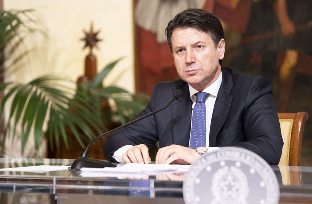 Giuseppe Conte nel corso della conferenza stampa su Decreto Cura Italia