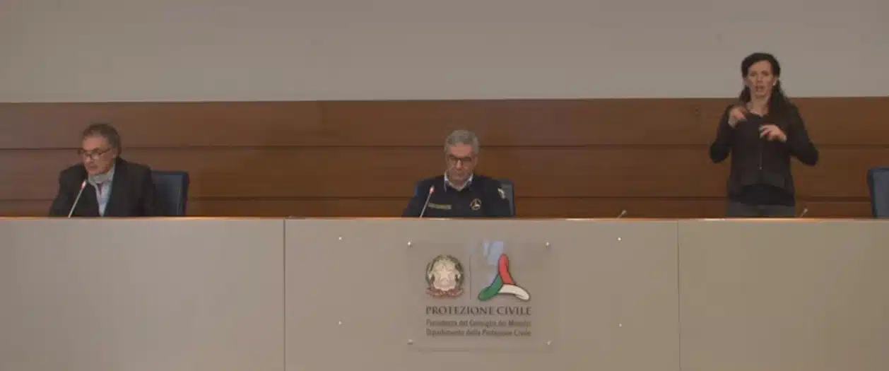 Conferenza stampa Protezione Civile Borrelli Ranieri Guerra e interprete Lis