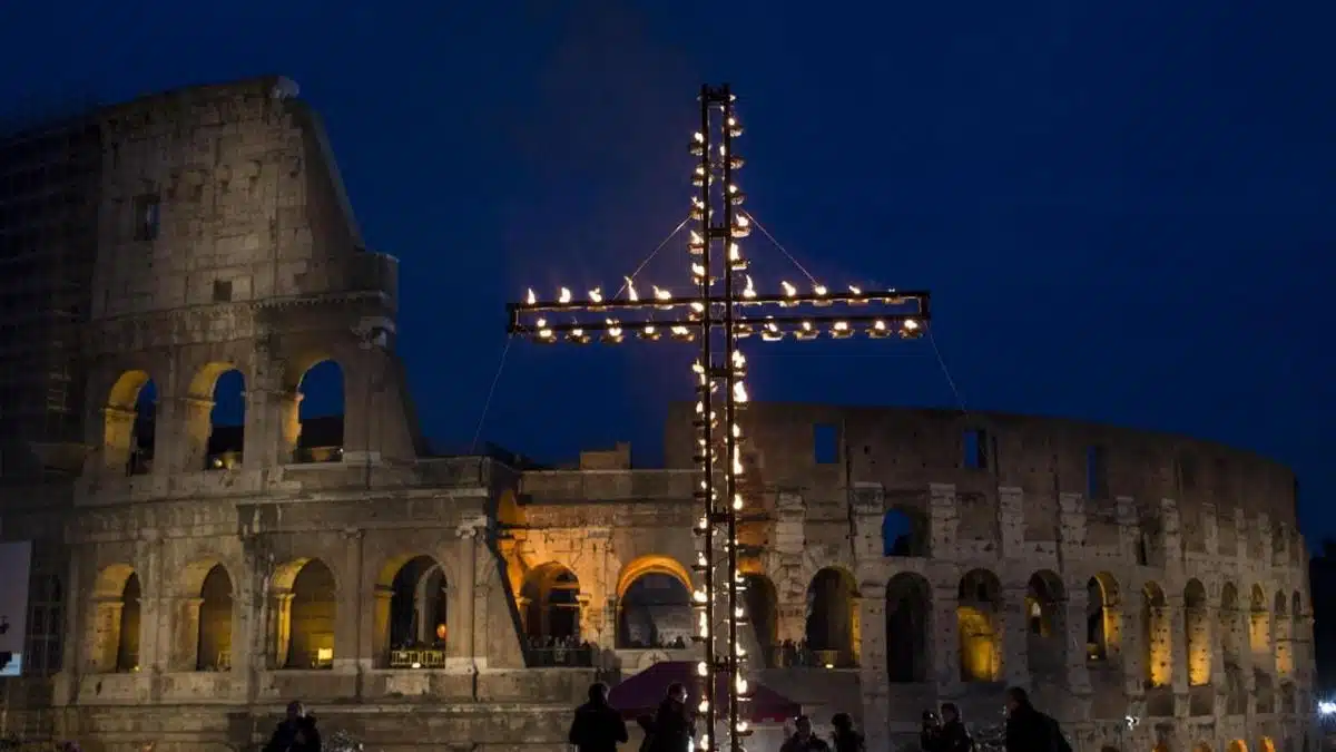 Via Crucis 2020 Papa Francesco: dove vederla in tv e stazioni