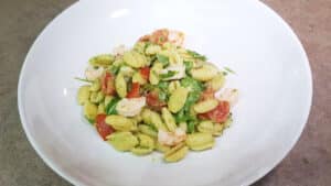 Pasta fredda con gamberetti e crema di zucchine light Pasta fredda con gamberetti e crema di zucchine light