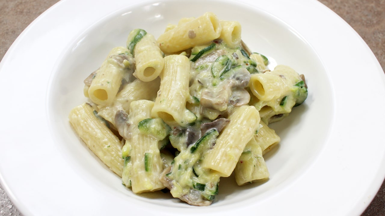 Rigatoni panna zucchine e funghi