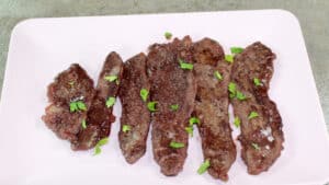 Scaloppine di vitello al vino rosso Scaloppine di vitello al vino rosso