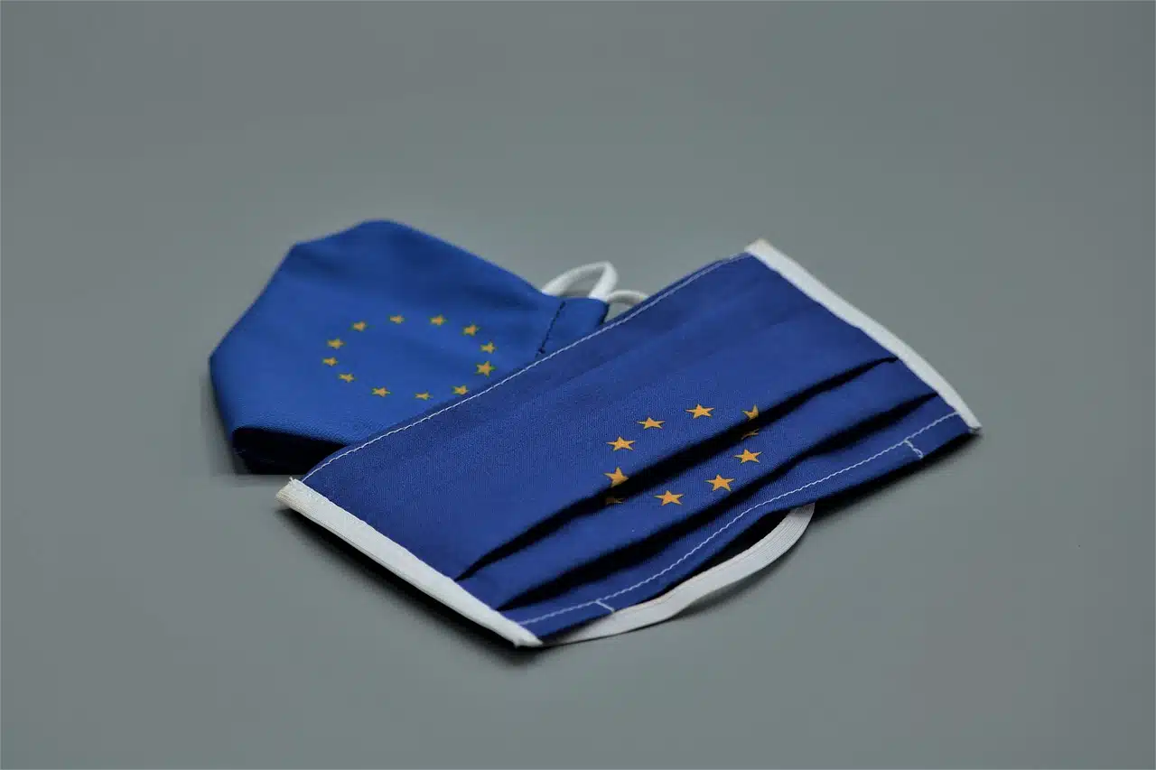 Mascherine con bandiera europea
