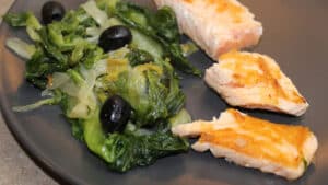 Salmone con scarola in padella, ricetta light Salmone con scarola in padella, ricetta light