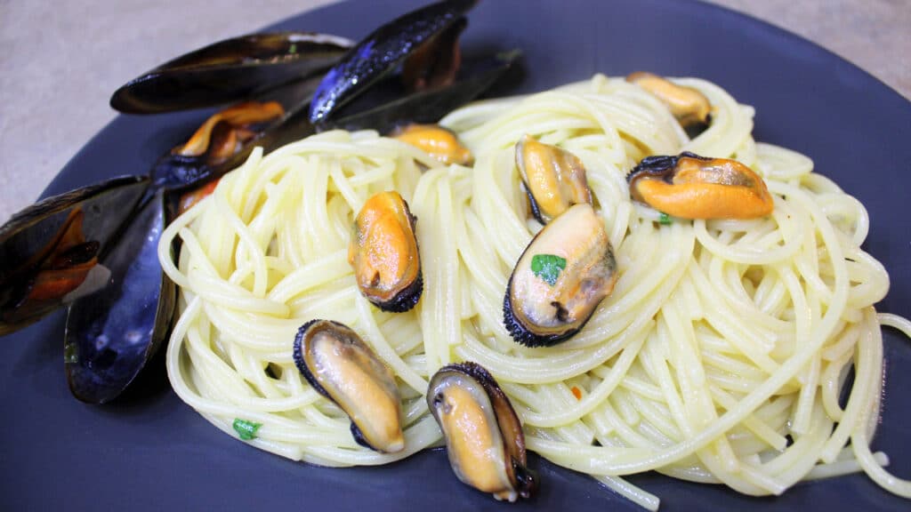 Spaghetti alle cozze in bianco