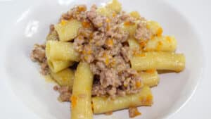 Pasta con ragù bianco Pasta con ragù bianco