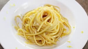 Linguine profumate in bianco Linguine profumate in bianco