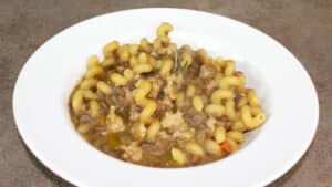 Pasta e lenticchie con salsiccia e funghi misti Pasta e lenticchie con salsiccia e funghi misti