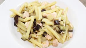 Pasta salmone e melanzane in bianco Pasta salmone e melanzane in bianco