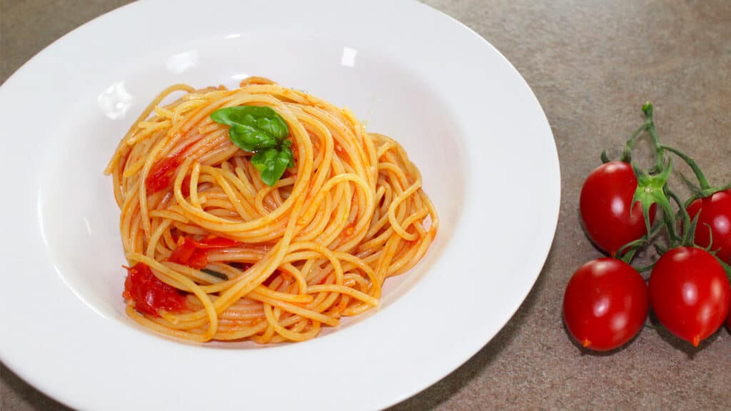 Spaghetti al pomodoro fresco