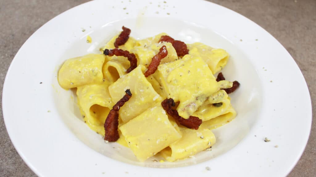 Carbonara con uovo cotto