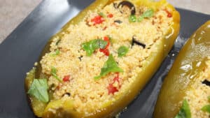 Peperoni ripieni di cous cous alle verdure fredde