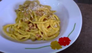 Spaghetti con crema di zucca philadelphia e pancetta croccante Spaghetti con crema di zucca philadelphia e pancetta croccante