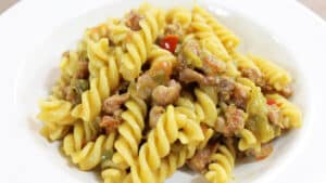 Pasta friggitelli e salsiccia Pasta friggitelli e salsiccia