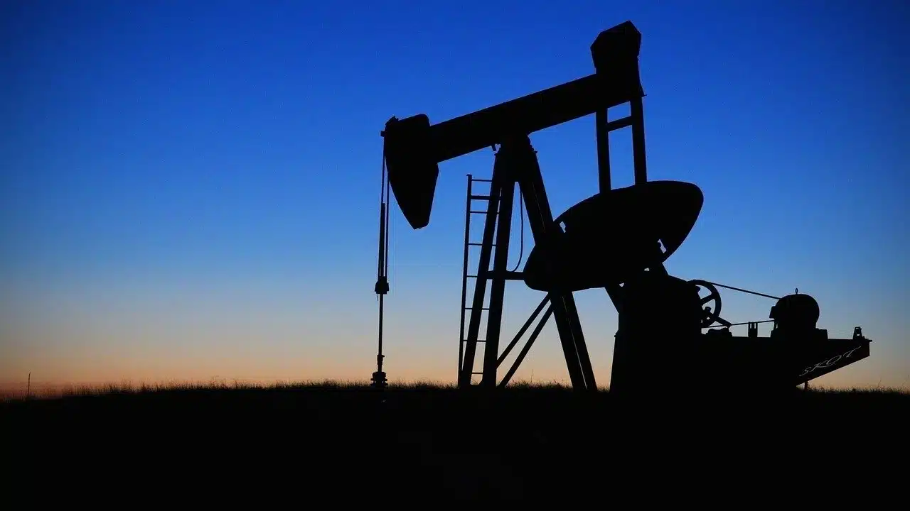 Price cap: stop vendita petrolio russo a chi lo adotta. Che succede?