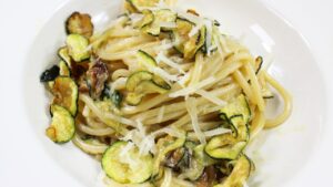 Spaghetti alla ricotta, piatto veloce e gustoso Spaghetti alla ricotta, piatto veloce e gustoso