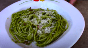 Spaghetti pesto fresco e pomodorini Spaghetti pesto fresco e pomodorini