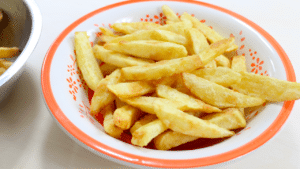 Le patatine fritte funzionano sul nostro cervello esattamente come la droga: ecco i risultati di diversi studi Le patatine fritte funzionano sul nostro cervello esattamente come la droga: ecco i risultati di diversi studi
