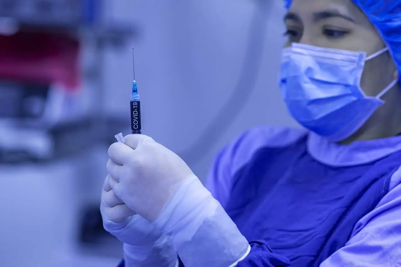 Vaccino Covid Astrazeneca: quando si tornerà ad usare? Anticipazioni Ema