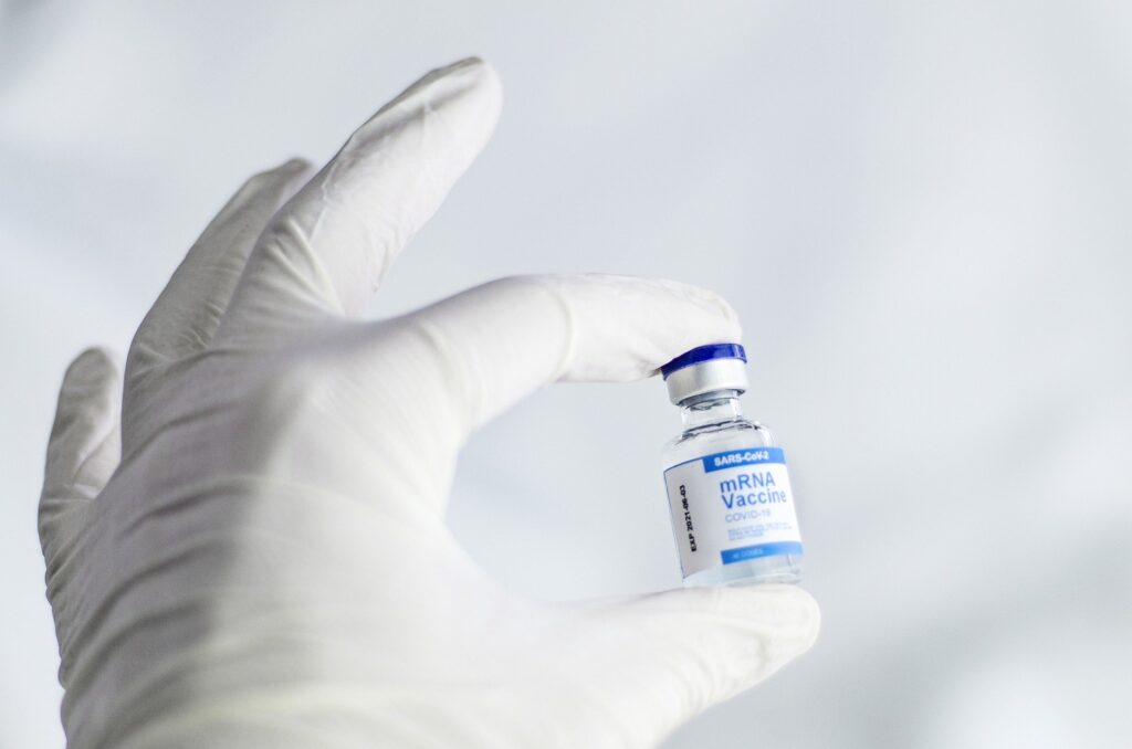 Prenotazione vaccini per tutti: le regioni che hanno cominciato davvero