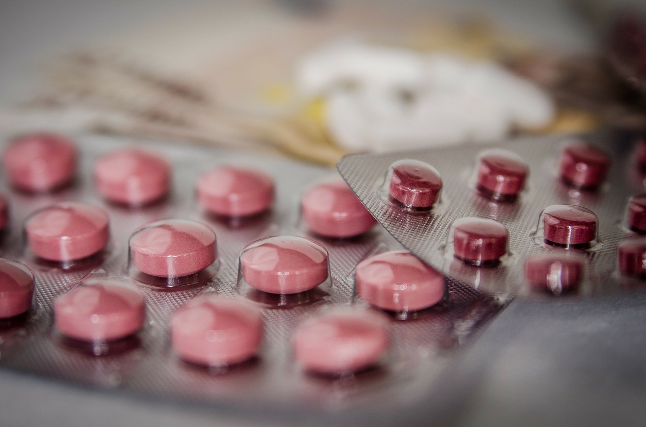 Farmaci coronavirus: pillola Merck arrivata in Italia. Chi può prenderla?