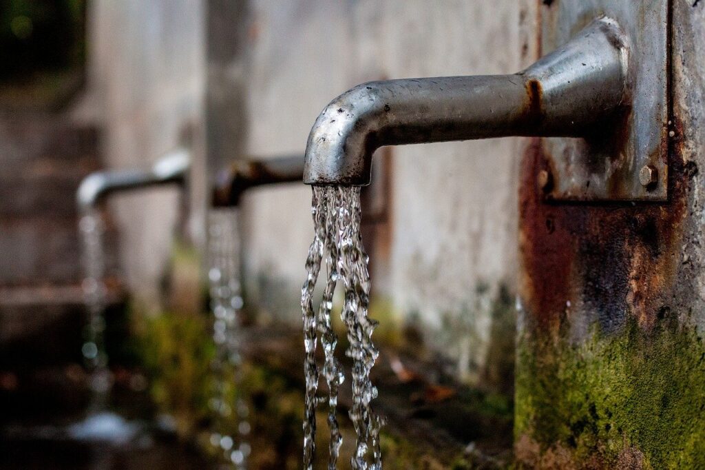 Bolletta acqua: di quanto è cresciuta e dove si spende di più. Le cifre