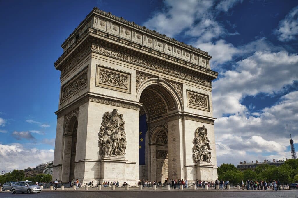 https://pixabay.com/it/photos/arc-de-triomphe-parigi-5432392/