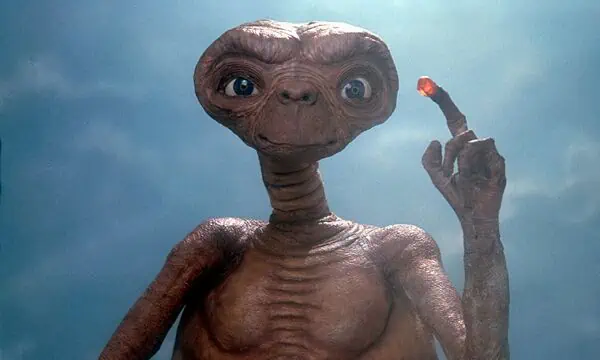 Programmi TV oggi 21 dicembre, su IRIS torna E.T. di Spielberg
