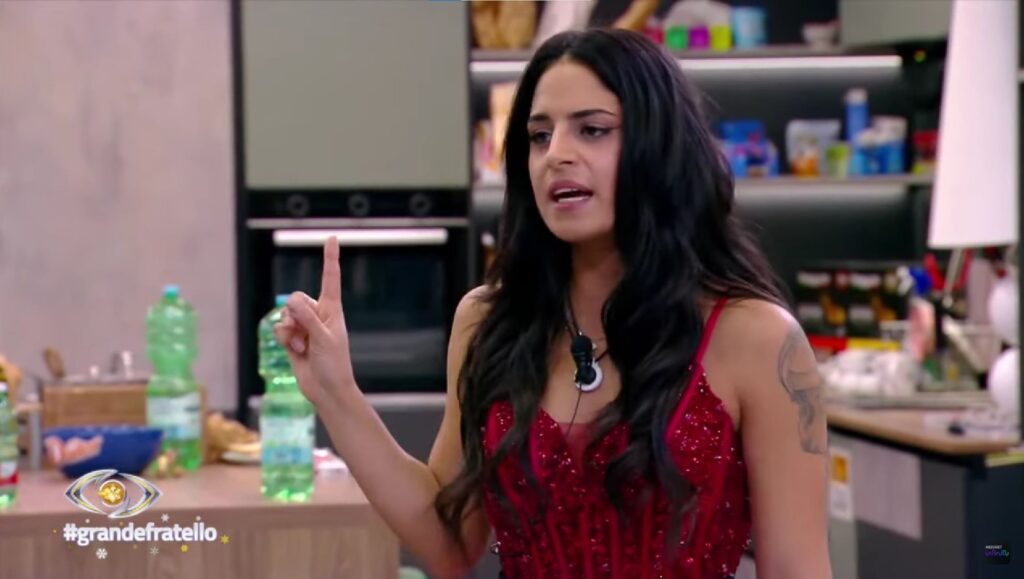 Grande Fratello: Perla umiliata per il rapporto con il cibo. Mirko parla in sua difesa