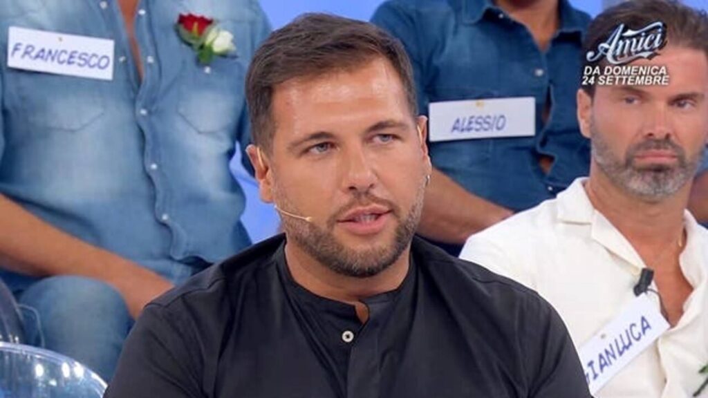 Uomini e Donne Anticipazioni: Alessandro esce con Cristina scatenando l'ira di Roberta