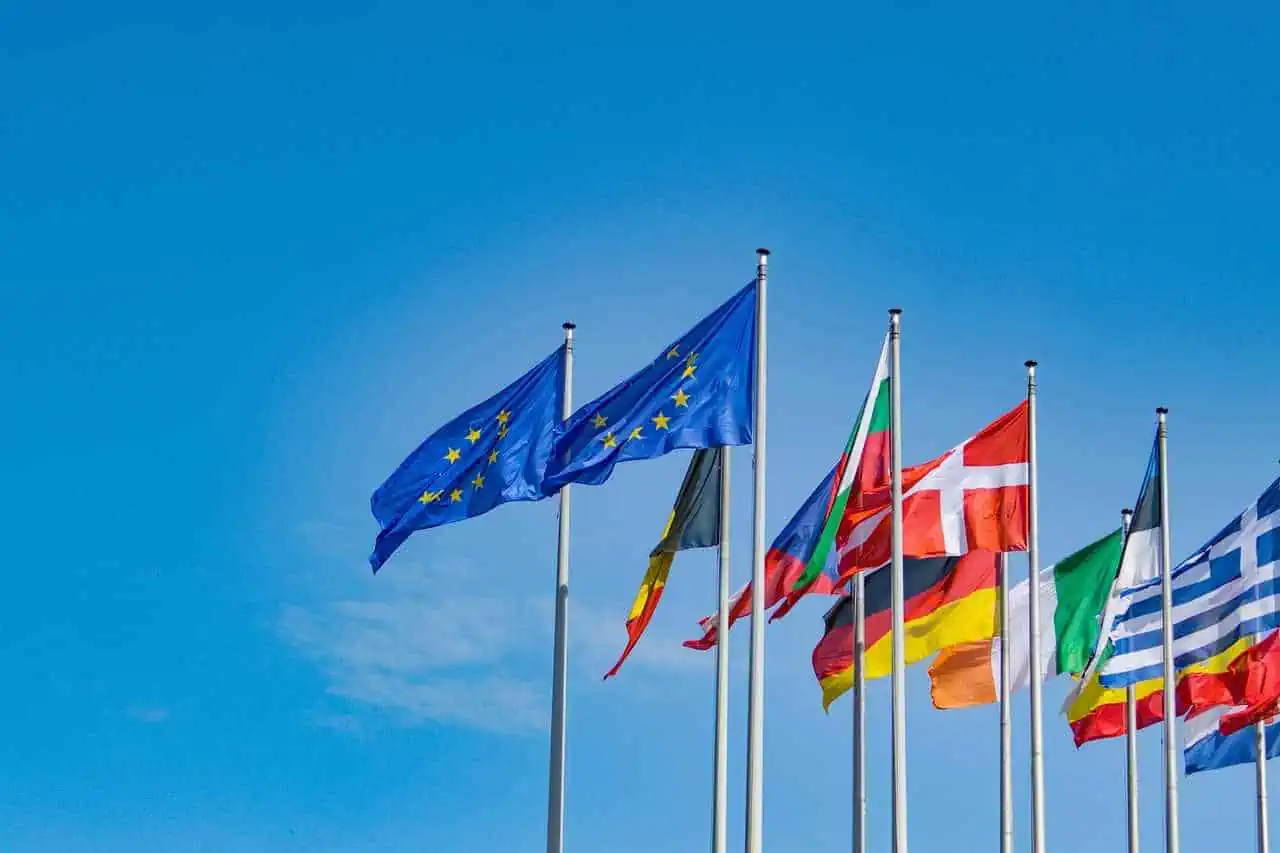 Bandiere dei paesi dell'Unione Europea