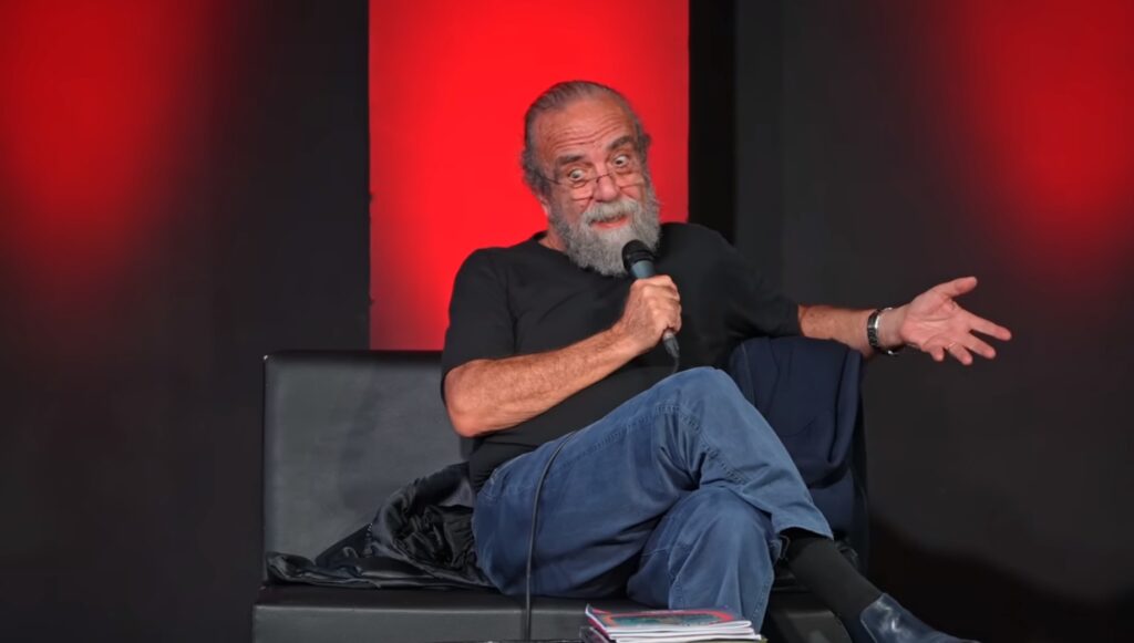 Chi è Giobbe Covatta, biografia, carriera e vita privata di uno dei comici più amati d'Italia
