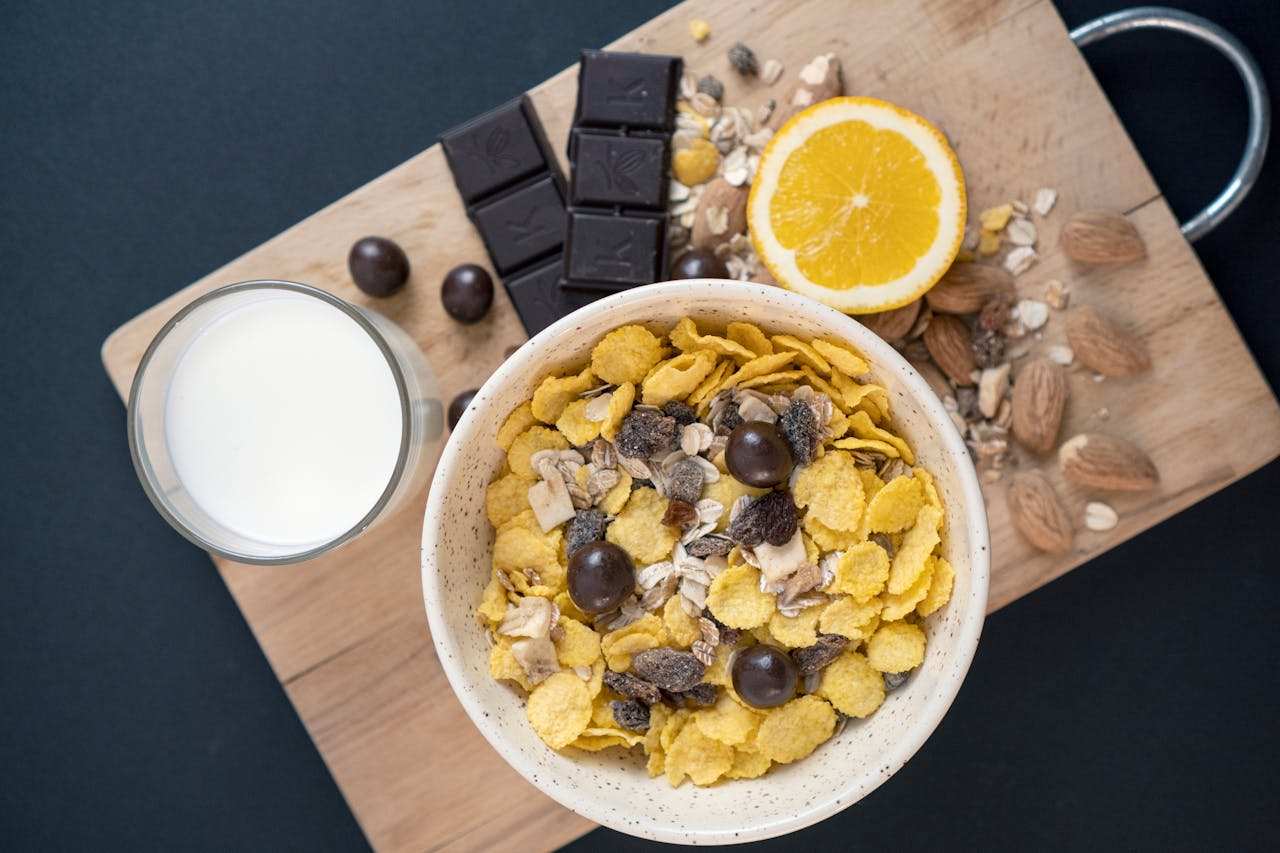 Cibi antistress autunnali: avena, frutta secca e cioccolato fondente