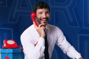 chi doveva condurre affari tuoi al posto di de martino